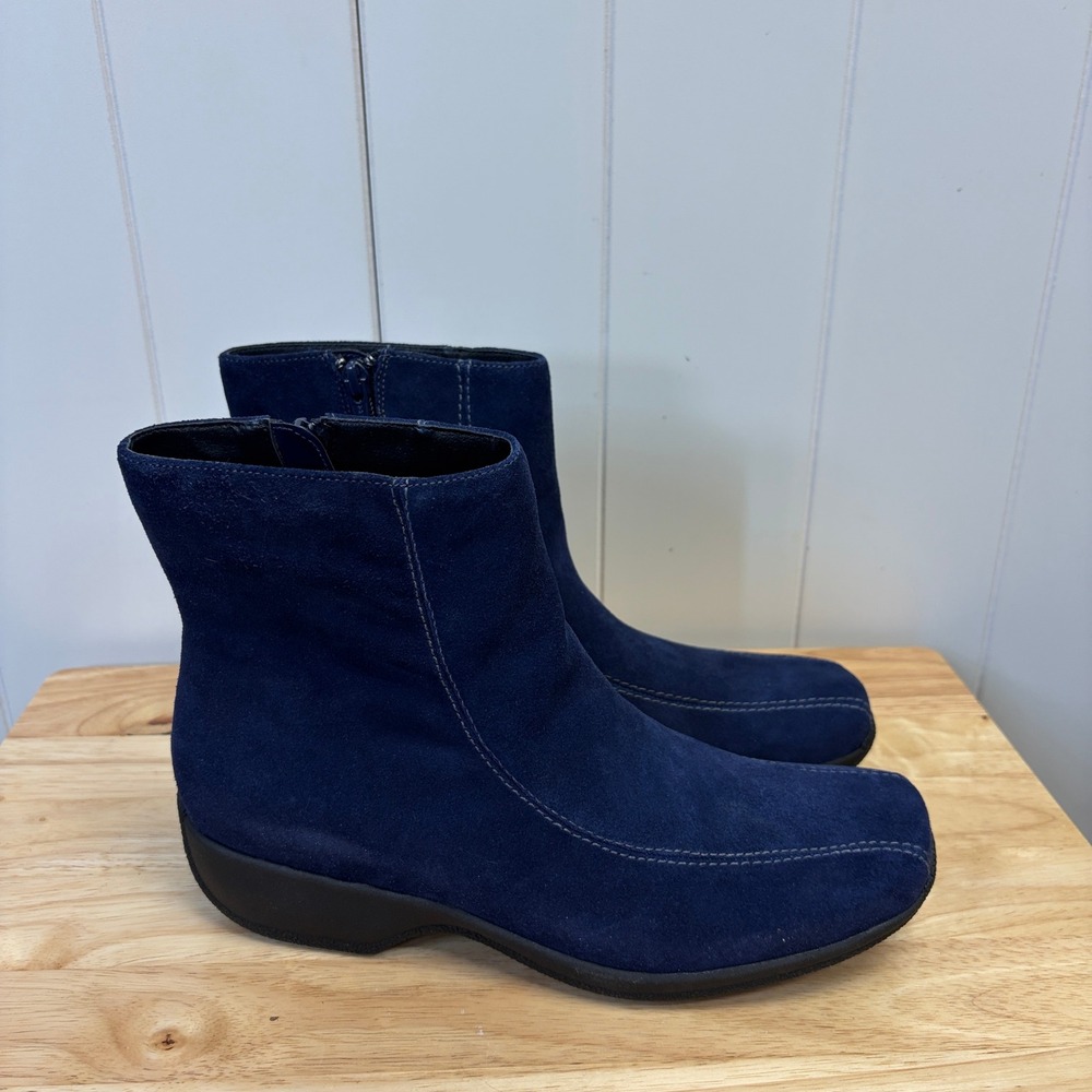 Clarks Ashlyn Y2K Quiet Luxury Suede Ankle Boots Womens Size 10M Old Money Chic - Picture 3 of 8